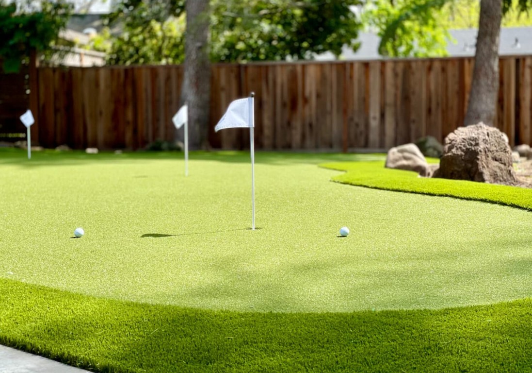 Backyard Putting Greens installation in Burbank, CA